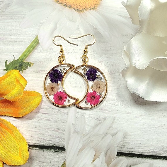 Boucles D'oreilles Pendantes Motif Soleil Et Lune - Cabochons Verts, Blancs, Roses - Alliage Doré - Occasion Bon état