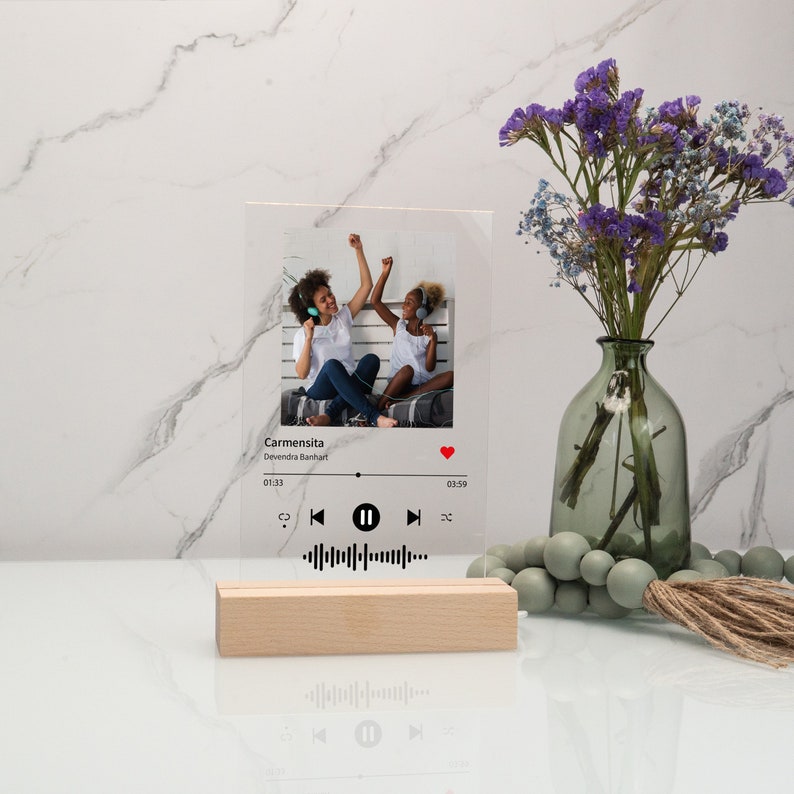 Personalized Anniversary Gift for Him, Custom Album Cover Music Plaque, Acrylic Music Stand, Couples Engagement Gifts, Gift For Boyfriend zdjęcie 9