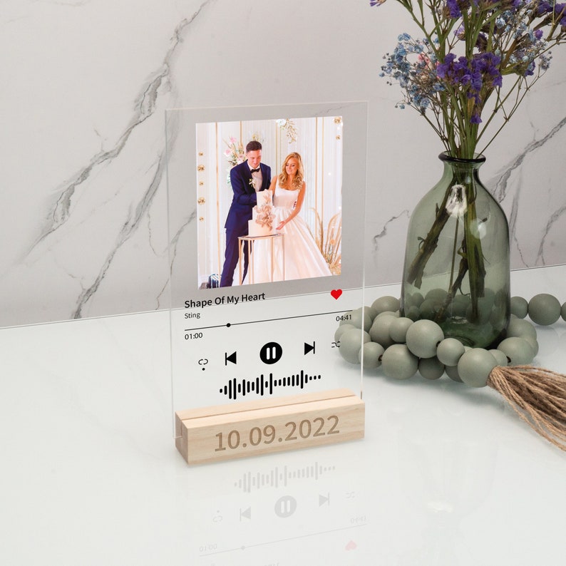 Personalized Anniversary Gift for Him, Custom Album Cover Music Plaque, Acrylic Music Stand, Couples Engagement Gifts, Gift For Boyfriend zdjęcie 1