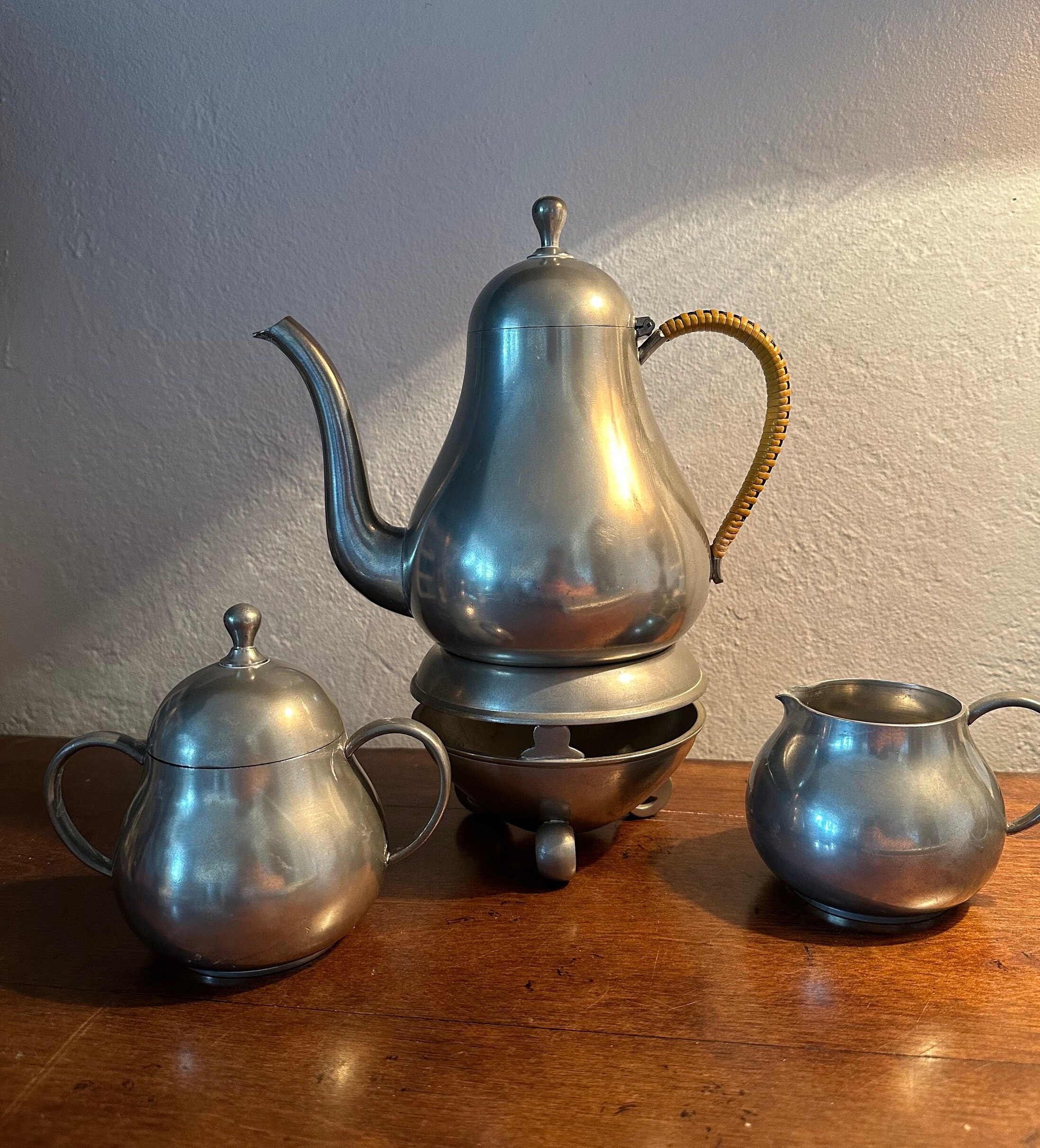 ANTIQUE HANDMADE PEWTER COFFEE POT - 10.5 HIGH