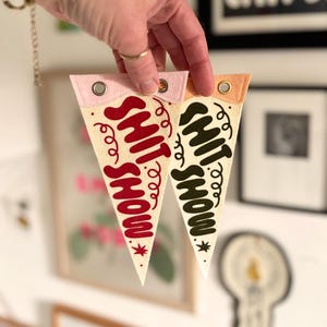 Shit Show Mini Wimpel aus Filz, Siebdruck Swear Print