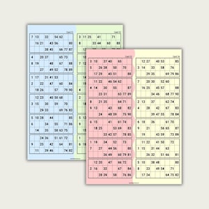 Peut inclure: Quatre cartes de bingo étiquetées Card 31, 32, 33 et 34 disposées sur deux feuilles superposées. La feuille de gauche présente des fonds bleu clair et vert clair, tandis que celle de droite a des fonds rose clair et jaune clair avec des chiffres noirs.