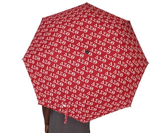 Paraguas plegable Delta Sigma Theta Red Chic: elegante accesorio para la lluvia, imprescindible para viajes, regalo ideal para ella, perfecto para el día a día.