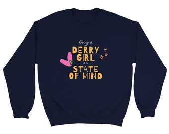 Essere una ragazza di Derry è uno stato d'animo Felpa girocollo unisex classica colorata floreale Derry Girls in blu navy