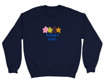 Felpa girocollo unisex classica con slogan floreale colorato Derry Girl