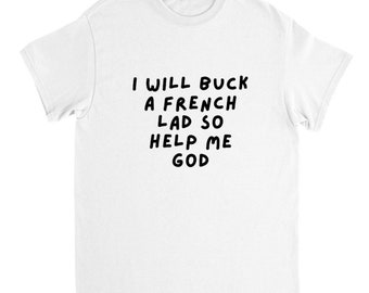 Prenderò un ragazzo francese, quindi aiutami Dio Divertente Derry Girls Orla Citazione T-shirt girocollo unisex pesante nera su bianca