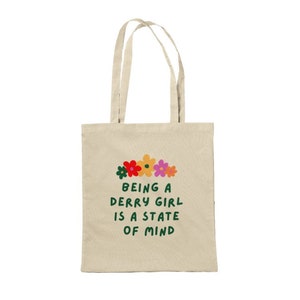 Ein Derry Girl zu sein, ist ein State of Mind Floral Bunte Derry Girls Classic Tragetasche