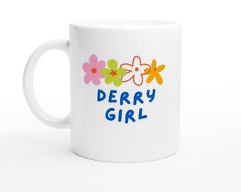 Derry Girl Stampa floreale colorata su tazza in ceramica bianca da 11 once