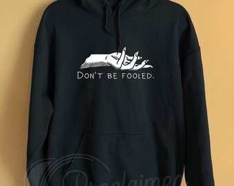 Sudadera cristiana de vinilo blanco con la frase "No te dejes engañar"