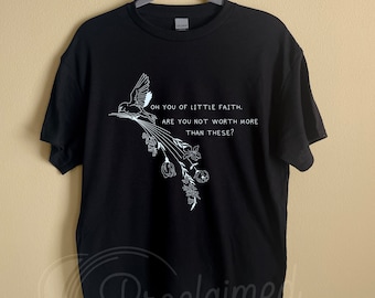 Camiseta cristiana "Gorrión y flores silvestres" - Vinilo blanco gráfico