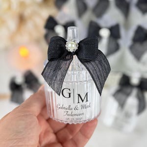 Black Personalized Wedding Candle Favors, Candle Favors, Wedding Souvenir for Guests, Thank You Favor, Candle in Bulk, Bridal Shower Favor
