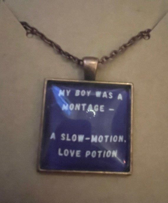 Love in store motion necklace