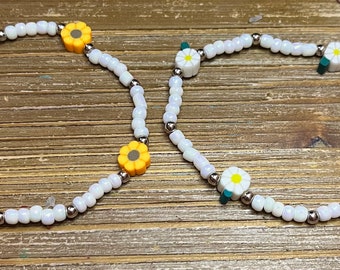 Daisy and Sunflower Beaded Bracelet: Cream Glass Spring Bracelet