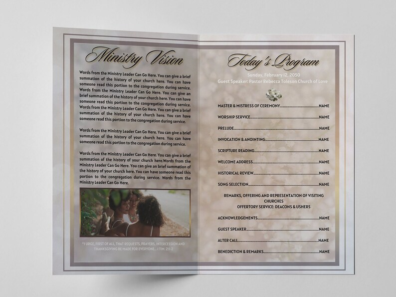 Puede incluir: Un programa beige y marr&oacute;n para un servicio religioso. El programa enumera el orden del servicio, incluyendo el maestro y la maestra de ceremonias, el servicio de adoraci&oacute;n, el preludio, la invocaci&oacute;n y la unci&oacute;n, la lectura de las Escrituras, el discurso de bienvenida, la revisi&oacute;n hist&oacute;rica, la selecci&oacute;n de canciones, las observaciones, la ofrenda y la representaci&oacute;n de las iglesias visitantes, el servicio de ofrenda, los agradecimientos, el orador invitado, la llamada al altar y la bendici&oacute;n y las observaciones.
