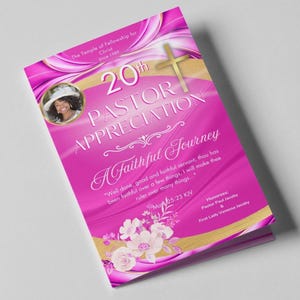 Peut inclure: Un programme rose et or pour un événement de 20e anniversaire de l'appréciation du pasteur. Le programme présente une photo d'une femme, une croix et des motifs floraux. Le texte du programme indique "20e anniversaire de l'appréciation du pasteur Un voyage fidèle" et comprend un verset biblique.