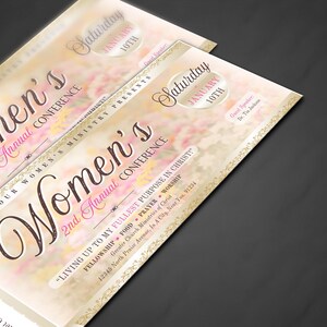 Può includere: Un biglietto per una conferenza di donne il sabato 10 gennaio. Il biglietto è decorato con uno sfondo ad acquerello di fiori rosa e gialli. Il testo sul biglietto recita "Women's 2nd Annual Conference" e "Living Up To My Fullest Purpose In Christ!"