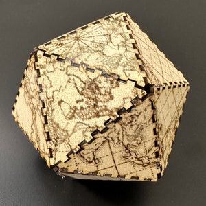 ロード オブ ザ リングにインスパイアされた地図地図を使用したイコサヘドロン (20 面体) 地球儀レーザーカット ファイル (デジタル ダウンロード svg、dxf、ai、lbrn2)