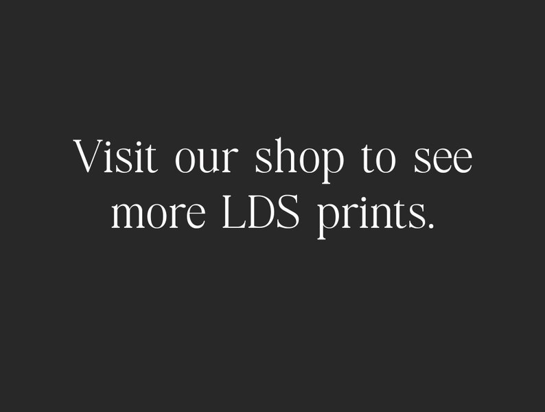 Puede incluir: Un fondo gris oscuro con texto blanco que dice "Visita nuestra tienda para ver m&aacute;s impresiones de LDS."