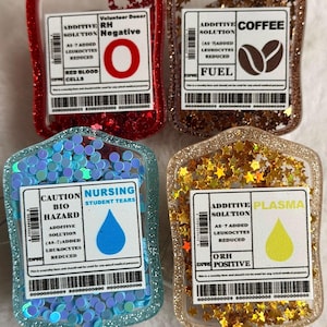 Glitter IV Tasche Shaker Abzeichen Rolle | Lustiger medizinischer Ausweishalter | Kaffee-Plasma-Blut-Designs | Nettes Pflege Geschenk