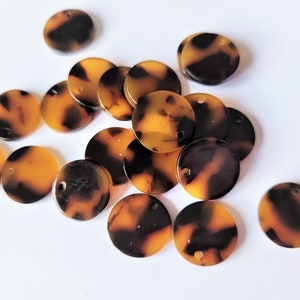 x4 or x10 charms in cellulose acetate, brown tortoiseshell, diameter 15mm, 1 hole