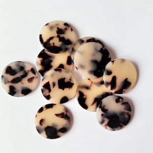 x4 or x10 round charms in cellulose acetate, tortoiseshell style, clear, 1 hole, diameter 23.7mm