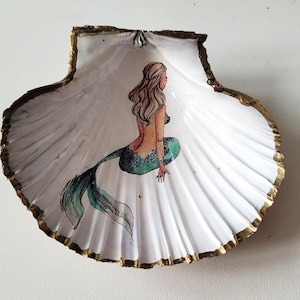 decorated scallop shell, mermaid motif, bowl, jewelry holder,