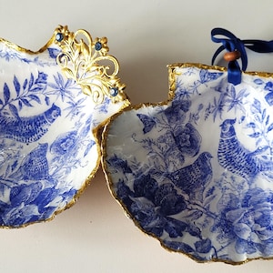 decorated scallop shell, blue bird motif, pair of pheasants