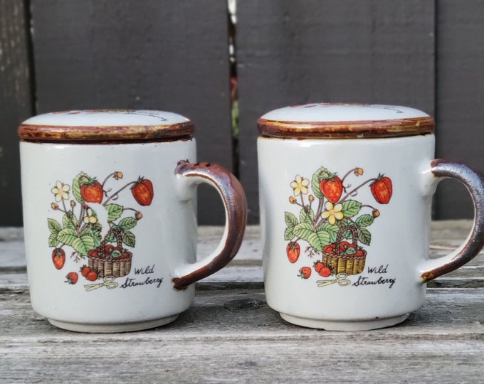Vintage wild Strawberry Stoneware Mugs With Lids, Set of 2, Made in Korea by Interpur, Covered