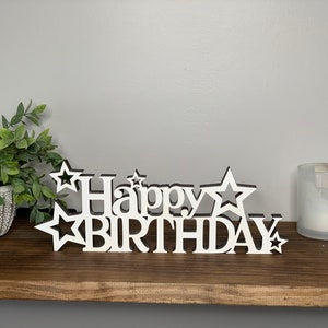 Plaque en bois autoportante Happy Birthday Décoration d'anniversaire Décoration de table Décoration de fête d'anniversaire, disponible en 4 tailles et 60 couleurs