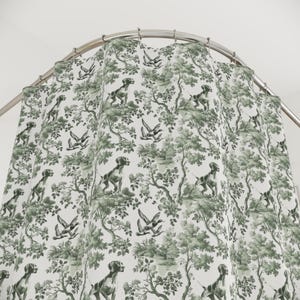 Rideau de douche allemand à poil court, toile bleue élégante, chien blanc, décoration de salle de bain, style campagnard français, cadeau de pendaison de crémaillère, bain pour maman