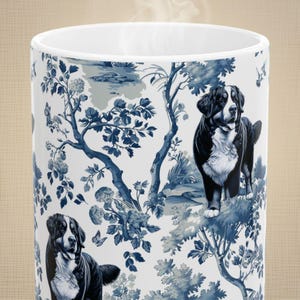 Berner sennenhundmugg Berner blå och vit toilemugg elegant hundälskare present Berner mamma kaffekopp fransk lantlig stil retro blommig bild 3