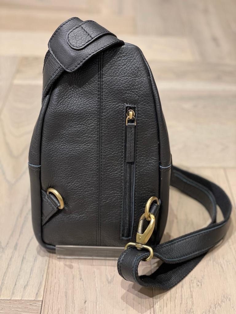 Handmade Full-grain Leather Sling Bag: Retro Crossbody  display picture 1