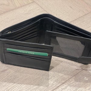 Cartera para hombre: piel de vaca auténtica, capacidad para hasta 25 tarjetas, 2 ranuras para billetes, 1 con cierre de cremallera, 1 documento de identidad con fotografía, con botón a presión