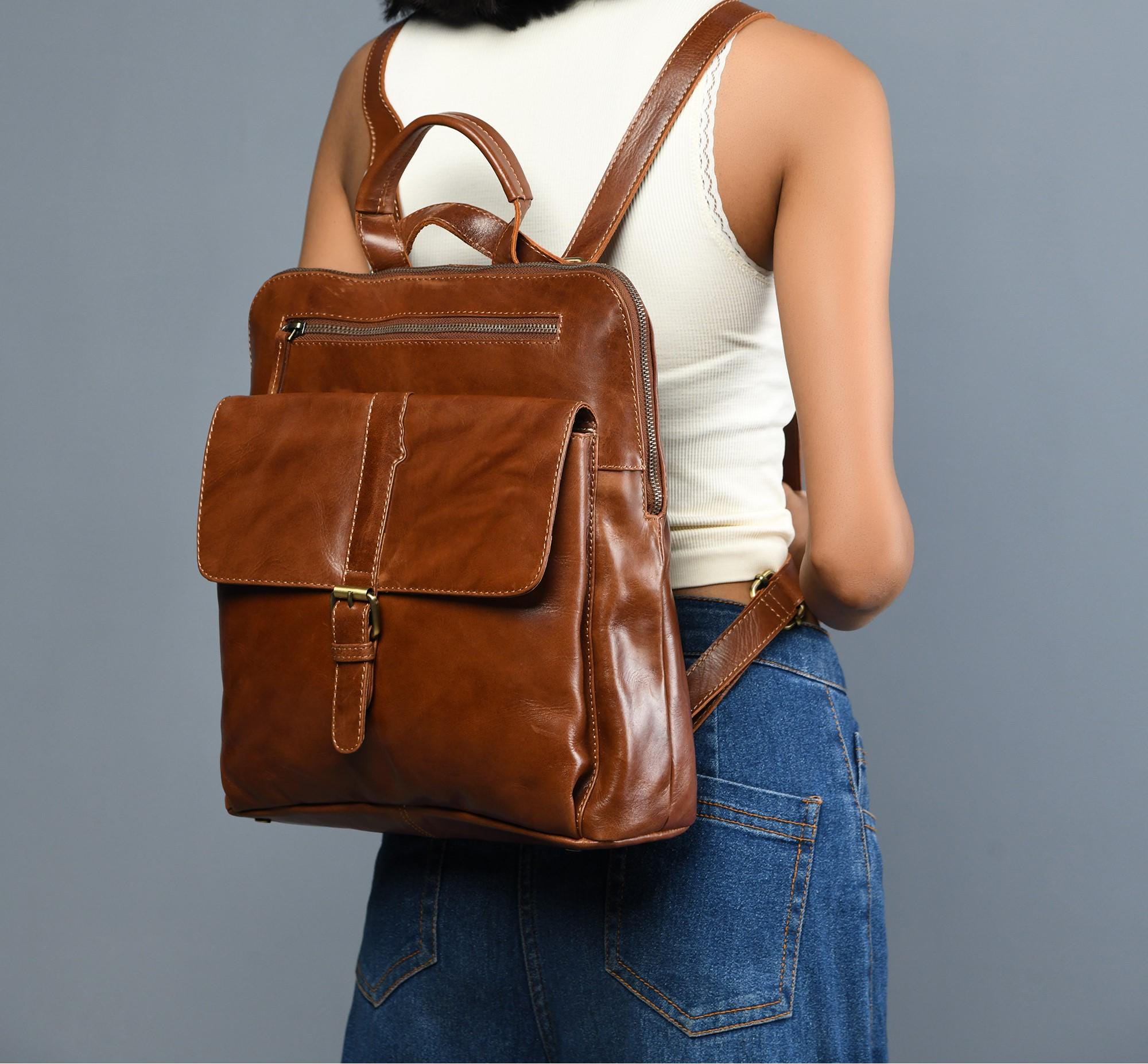 Full Grain Leather Convertible Backpack: 13 display picture 2