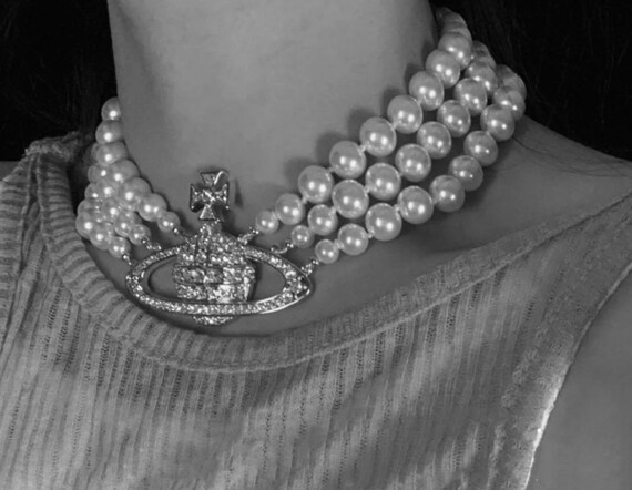 VW Vivienne Three Row Bas Relief Choker 