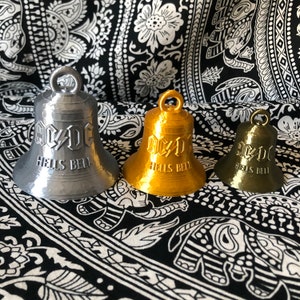 Réplique AC/DC Hells Bell Hommage, cadeau de musique rock en noir Angus Young, plusieurs couleurs disponibles ! Décor de grotte
