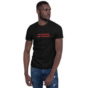 No Coffee, No workee Kurzärmeliges Gildan Unisex T-Shirt - Kaffeeliebhaber - Lustige Geschenkidee