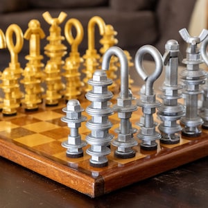 Download Jogo de Xadrez Goianese / Art Deco Chess Set von Unopened Parachute
