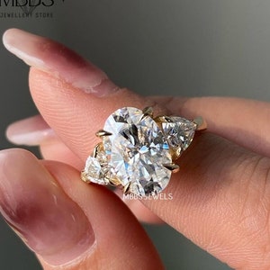 3.50 CT Oval Cut Moissanite Diamond Engagement Ring 18K Gold Ring Vintage Ring Anniversary Gift For Her Three Stone Ring Wedding Gift Ring