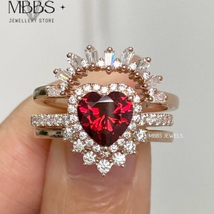 1.20 Ct Red Garnet Simulated Heart Cut Engagement Ring Set With Bands in 18K Gold Stacking Ring Vintage Style Ring 3 Pcs Bridal Set Ring
