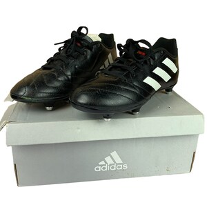Soccer boots outlet size 4
