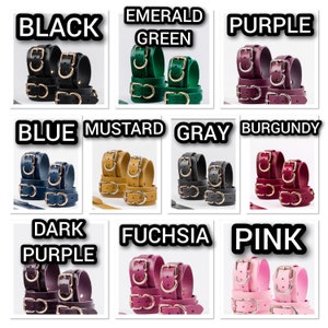 K&ouml;nnte beinhalten: Ein Set mit 12 Leder-Handgelenksmanschetten in verschiedenen Farben, darunter Schwarz, Smaragdgr&uuml;n, Lila, Blau, Senf, Grau, Burgunder, Dunkelviolett, Fuchsia und Pink. Jede Manschette hat zwei goldene Metallschnallen und einen D-Ring.