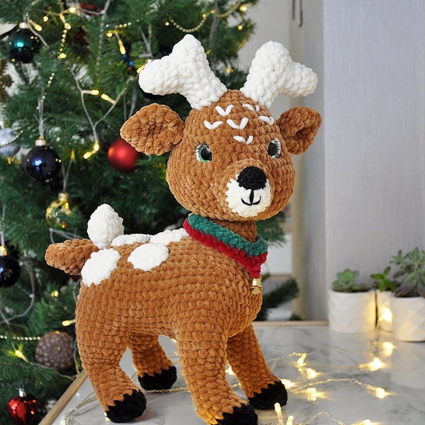 Large Crochet Christmas Deer PDF Amigurumi Pattern -  Stuffed Reindeer Animal Toy and Decor With 360 Degree Moving Head