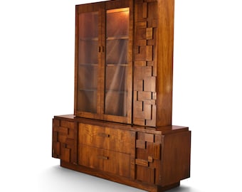 Lane Staccato Vintage Two Piece Mid Century Modern China Cabinet Buffet and Hutch c. 1970s