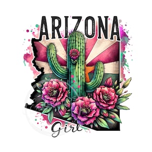 Puede incluir: Una ilustración de acuarela del estado de Arizona con un cactus saguaro y flores rosas. El texto "Arizona Girl" está escrito debajo del cactus.