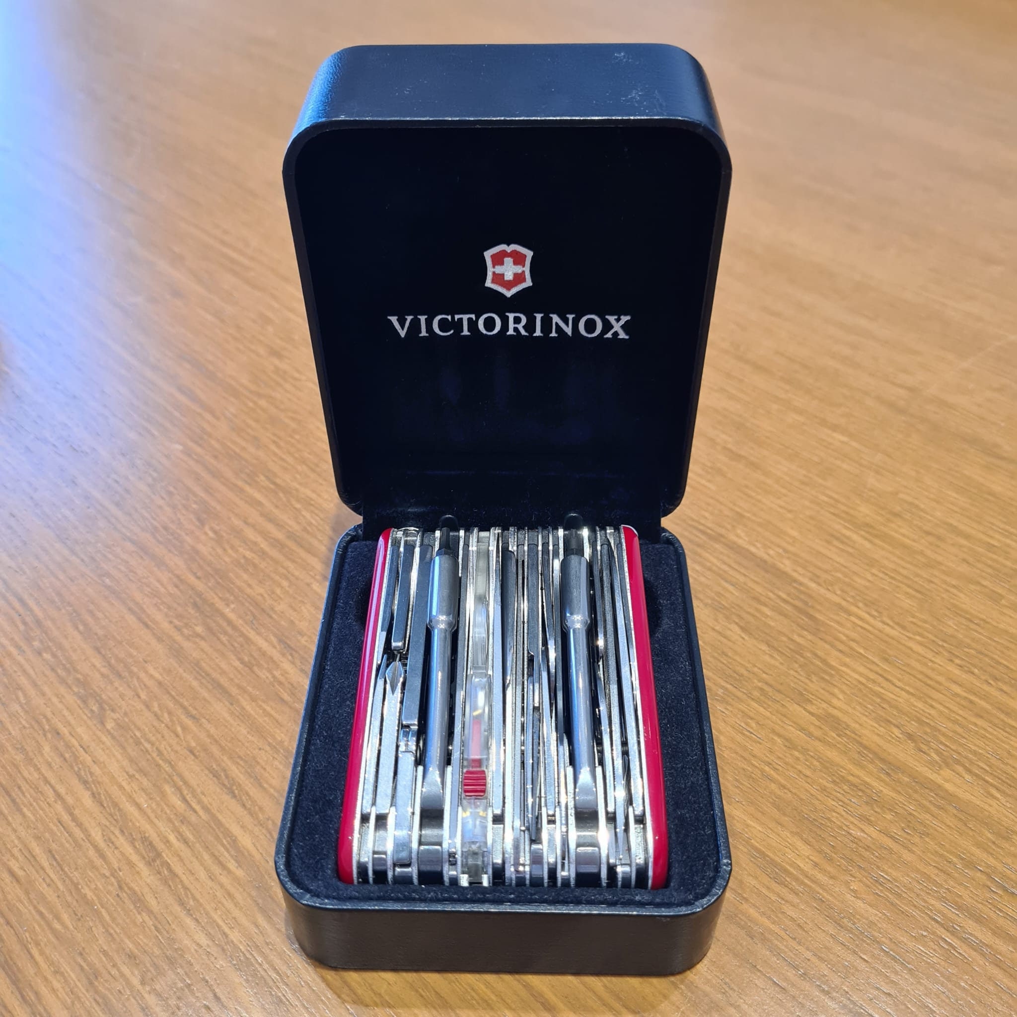 Victorinox Swisschamp concealed