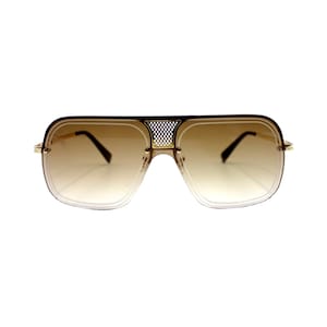 Oversized Sunglasses with Gold Accents Luxury Statement Shades for Women Bold Fashion Eyewear UV400 Protective Retro Chic Sunglasses