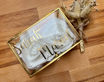 Personalisiertes Ringkästchen | Ringbox | Ringkissen | Hochzeit | Goldene Schatulle | Verlobung | Ringbox mit Rosen | künstliche Blume