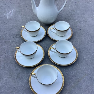 Mitterteich Bavaria set of coffee pot with 5 cups and saucers, sugar bowl and milk jug.