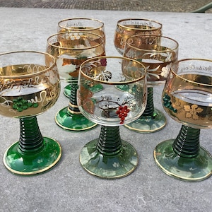 Set of 7 wine glasses of the Mosel green base and gold.